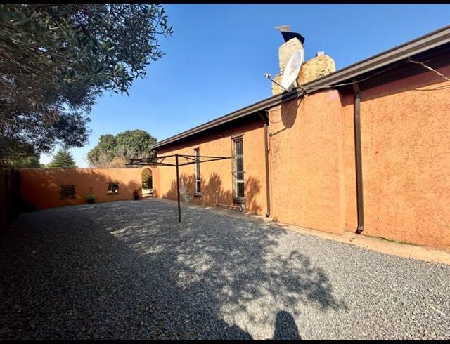 4 BEDROOM HOUSE FOR SALE IN VANDERBIJLPARK CE 4